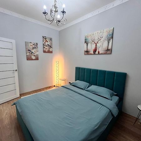 2-Х Комнатная В Золотом Квадрате Apartment Almaty Exterior photo