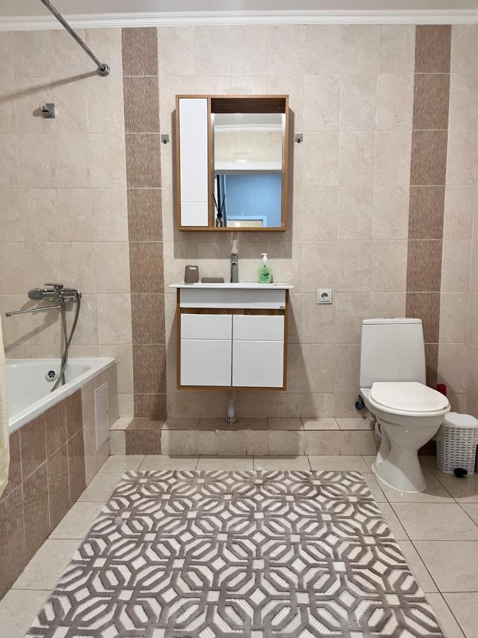 2-Х Комнатная В Золотом Квадрате Apartment Almaty Exterior photo