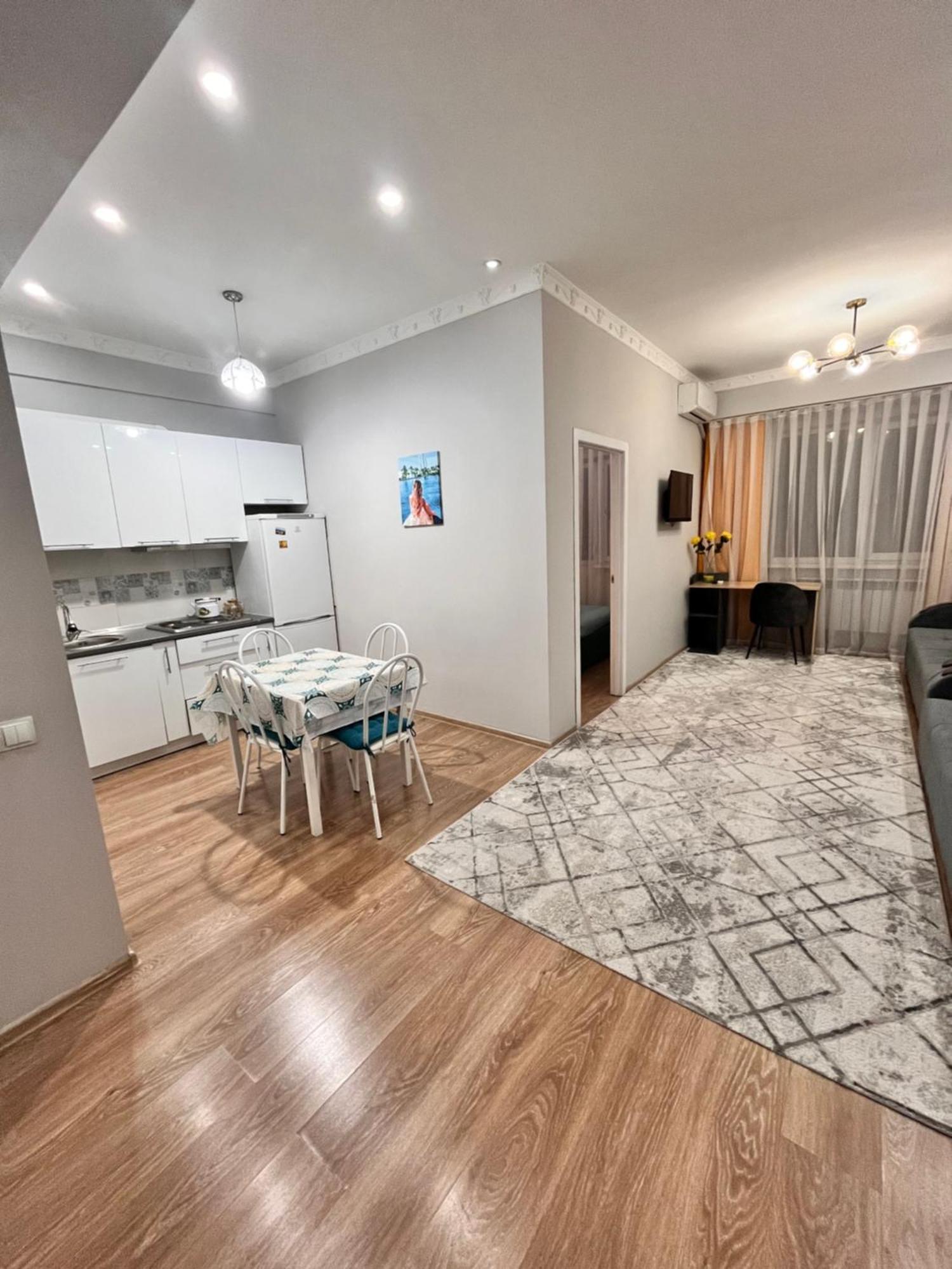 2-Х Комнатная В Золотом Квадрате Apartment Almaty Exterior photo